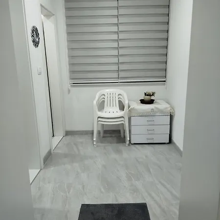 Apartman Prenociste Nina